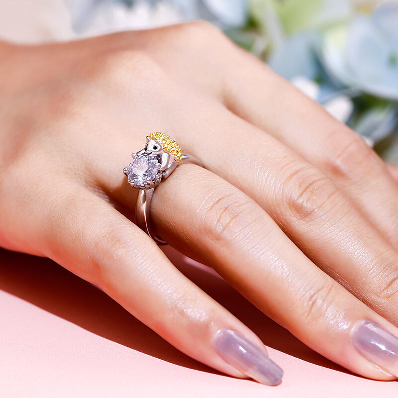 Jeulia Hug Me "Prickly Cutie" Hedgehog Round Cut Sterling Silver Ring