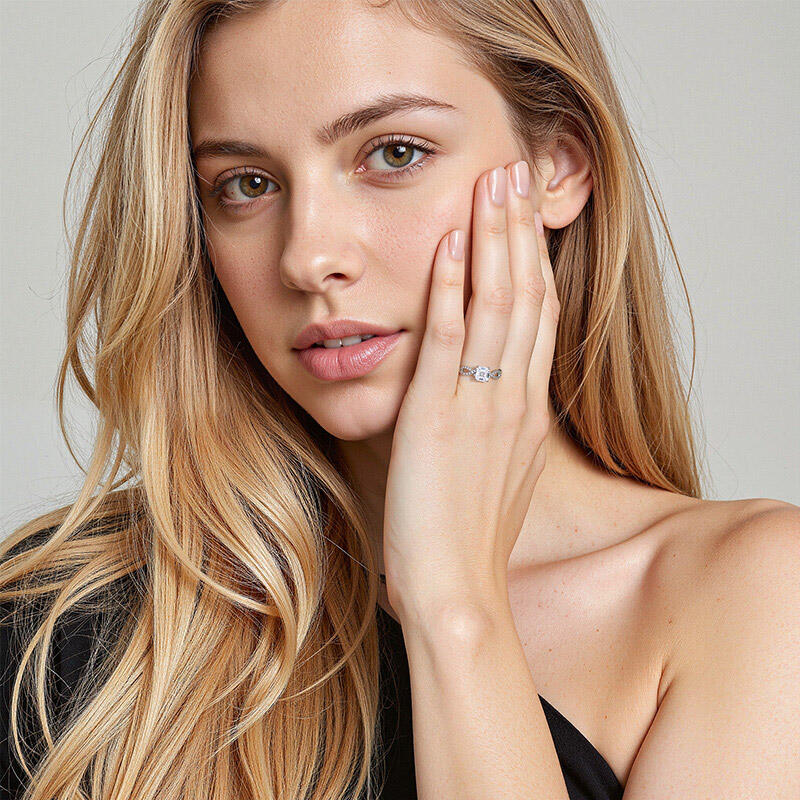 "Du Mein Ein und Alles" Verlobungsring 0,8 ct Asscher-Schliff mit Seitensteinen