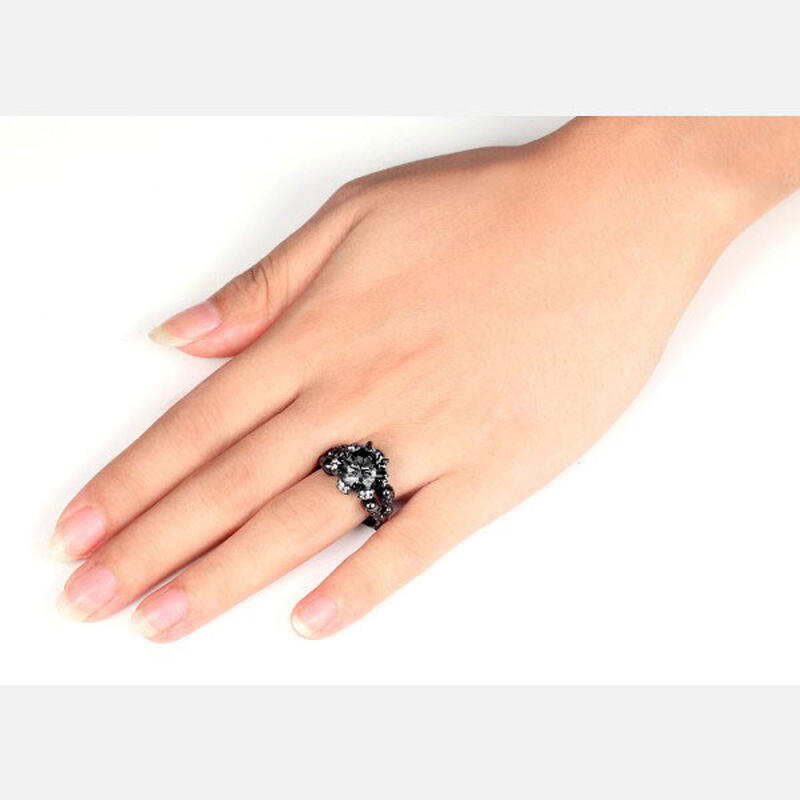 Jeulia Black Round Cut Sterling Silver Skull Ring