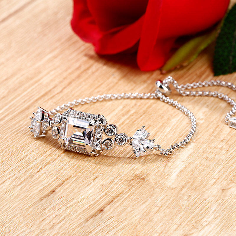 Jeulia Vintage Flower Halo Emerald Cut Sterling Silver Bolo Bracelet