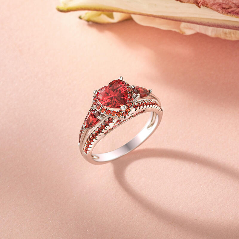 Jeulia Anillo Con Halo De Tres Piedras De Talla Cordiforme En Plata De Ley