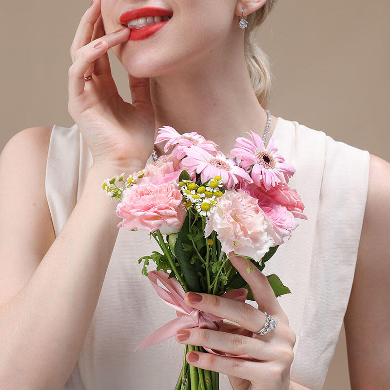 Jeulia Anillo 10K/14K/18K oro con diseño de vides de corte redondo