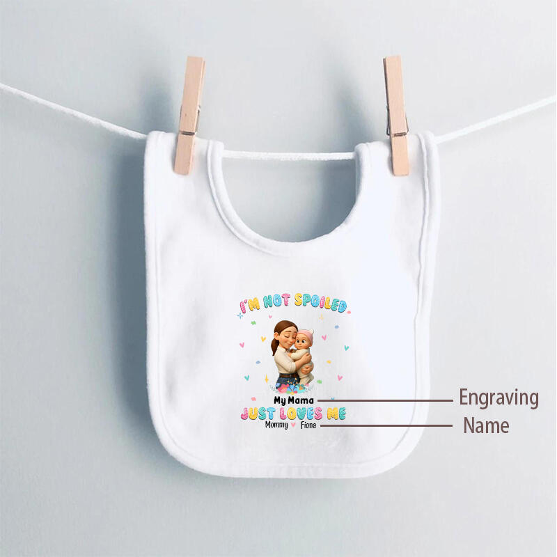 Bavoir personnalisé avec prénom et motif de cœurs colorés le meilleur cadeau pour les enfants