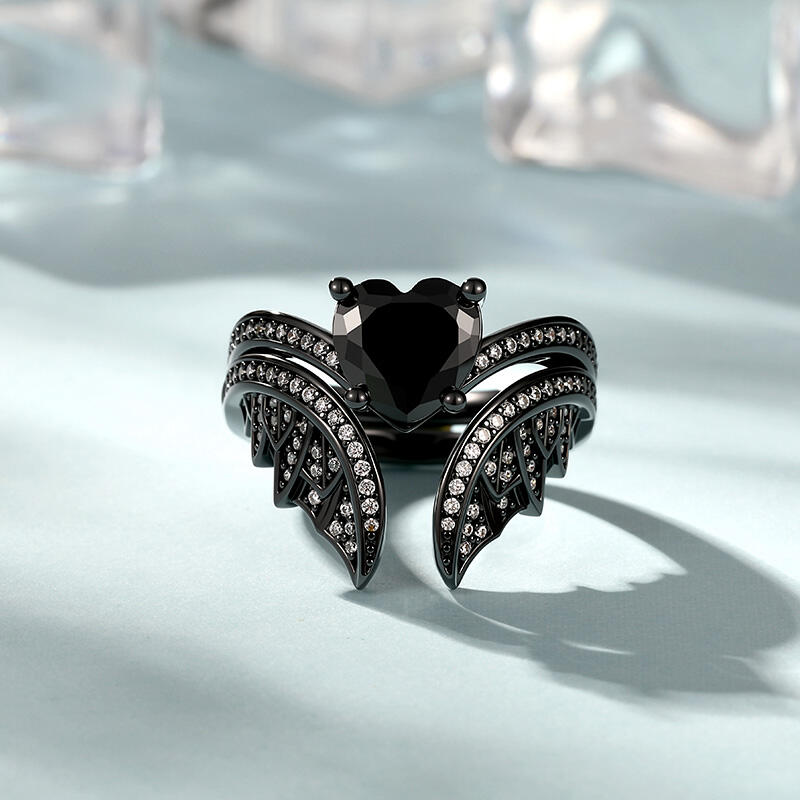 Jeulia Vintage Bat Wing Black Heart Bridal Ring Set