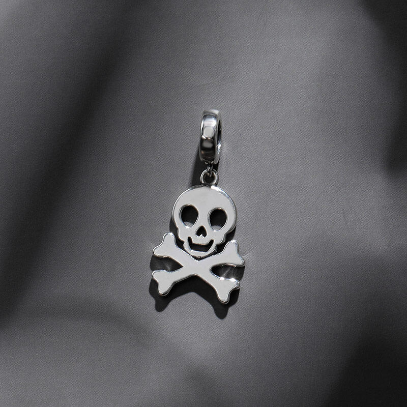 Jeulia Charm de calavera de pirata de plata de ley