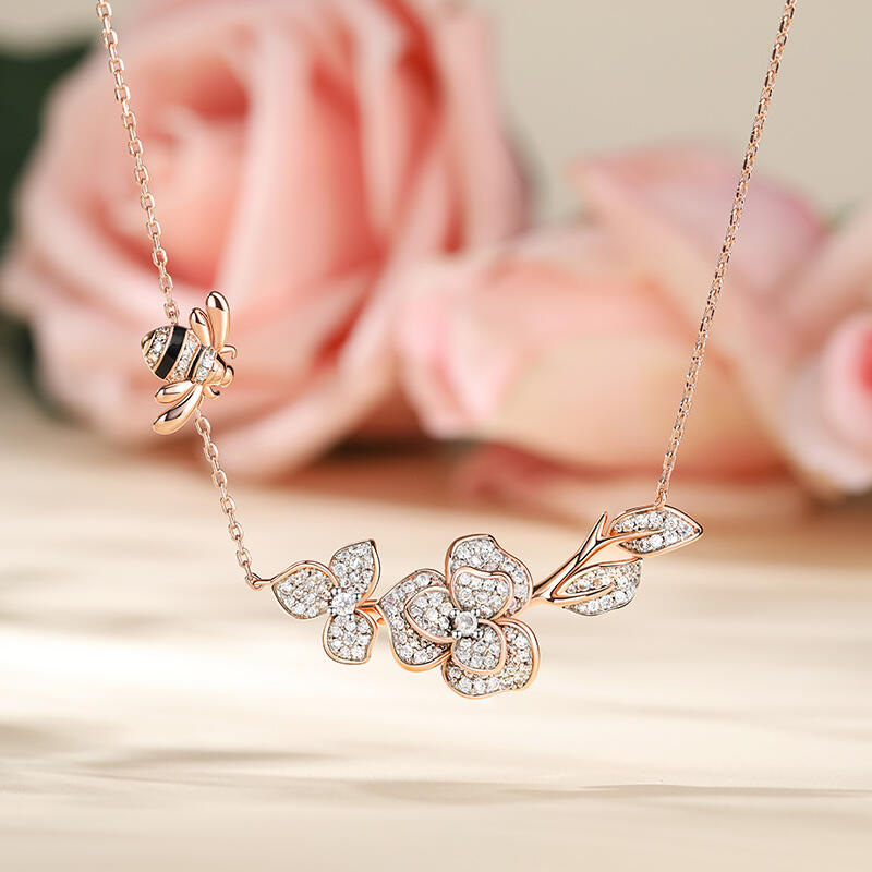 Jeulia Collar de Plata de Ley con Abeja y Flor