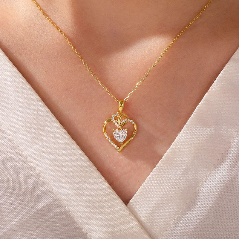 Jeulia Custom Classic Twist Heart Pendant Necklace