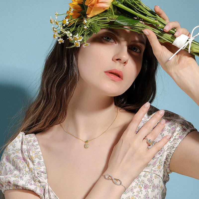 Jeulia "A Trip of Summer" Pineapple Sterling Silver Necklace