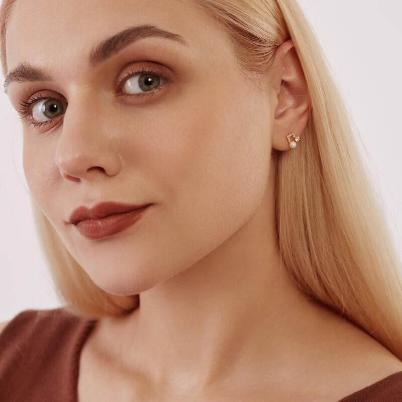 "Love Around The Corner" Round Cut Stud Earrings
