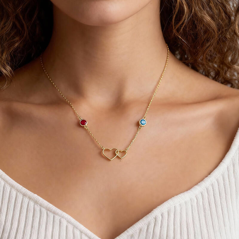 Piedras de nacimiento personalizadas con diseños en forma de corazón. Un dulce regalo para parejas.