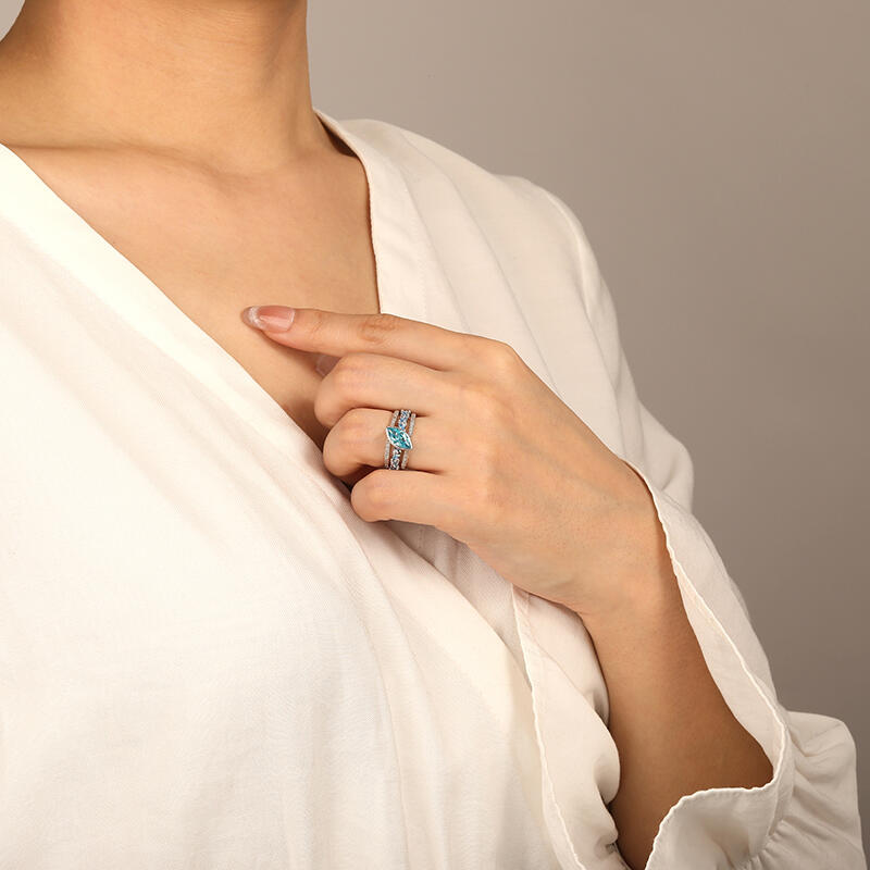 "Schwingende Blätter" Marquise-Schliff Brautset