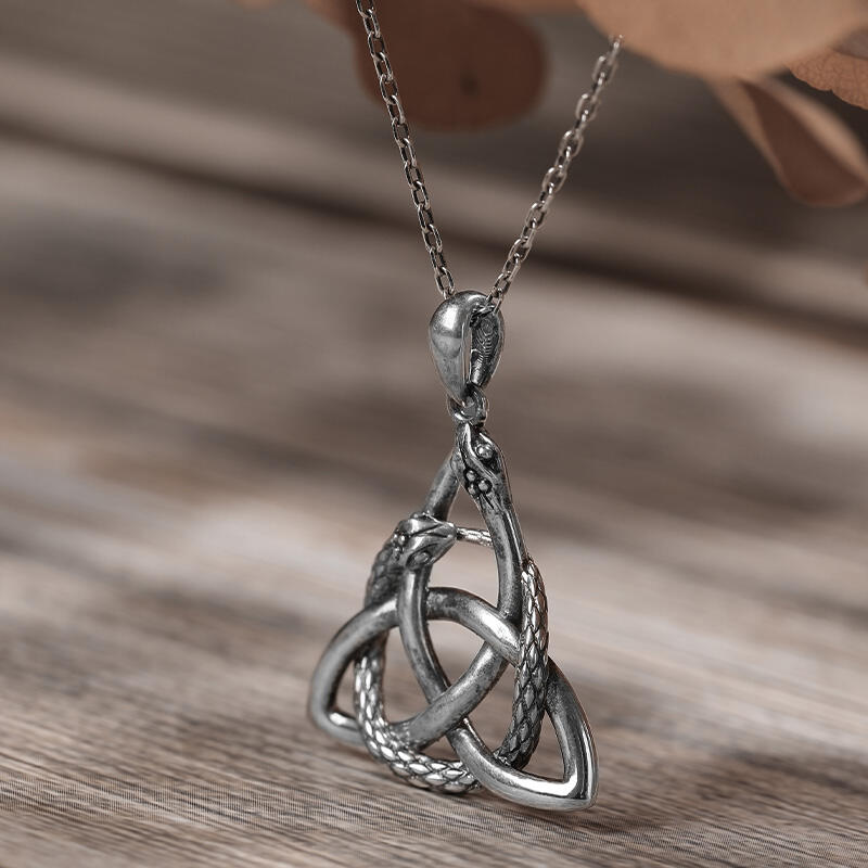 Jeulia "Verflochtene Schlangen mit Dreifaltigkeitsknoten" Sterling Silber Halskette