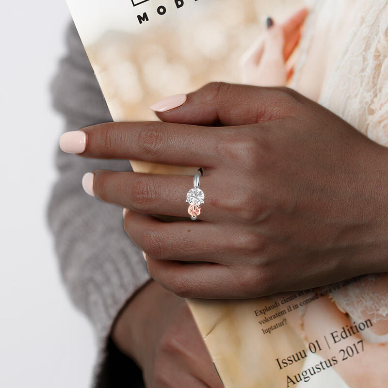 "Kiss Of Swan" Round Cut Solitaire Engagement Ring
