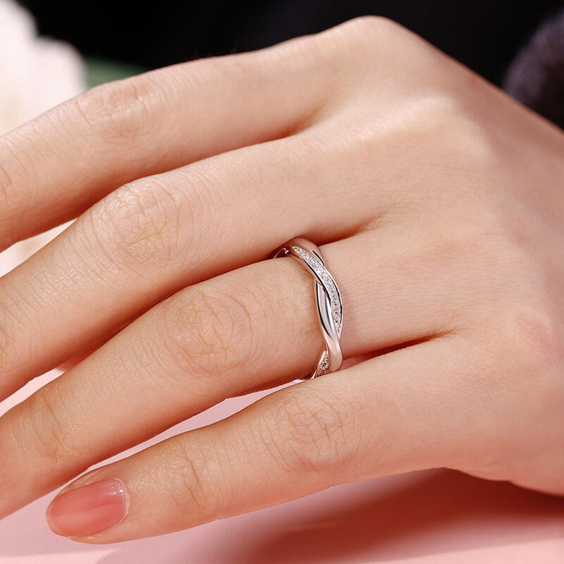 Jeulia Alianza de plata esterlina para mujer con diseño entrelazado
