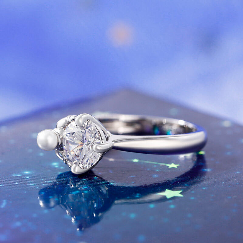 Jeulia Hug Me "Explorer in Galaxy" Astronaut Round Cut Sterling Silver Ring