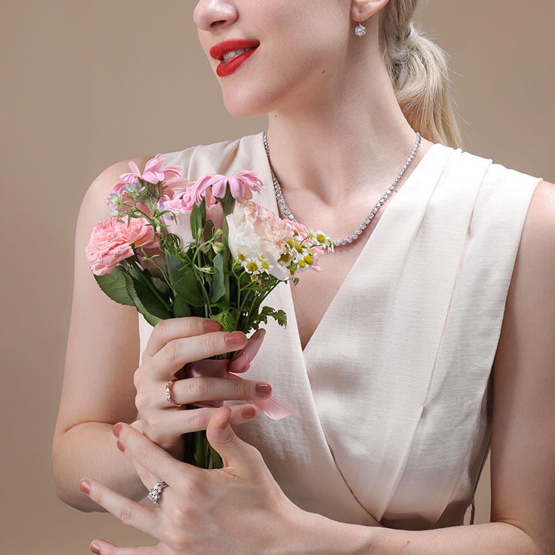 Jeulia "Never Withering Petals Wedding Band