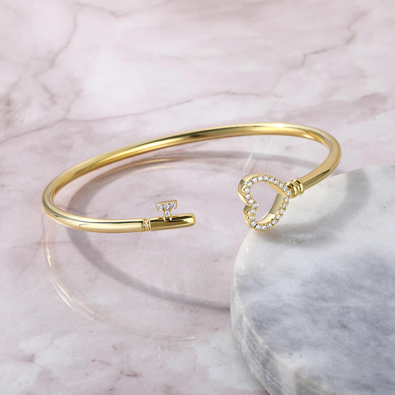 Jeulia "Key to My Heart" Sterling Silver Bangle