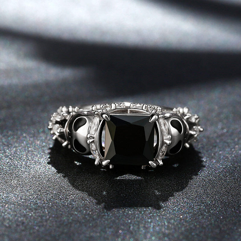 Jeulia Anillo de plata esterlina de corte princesa con diseño de calavera "Alma romántica"