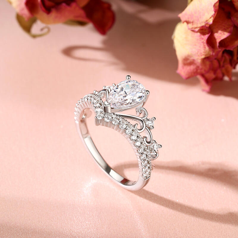 Jeulia Anillo de Plata de Ley con Corte de Pera y Diseño de Corona