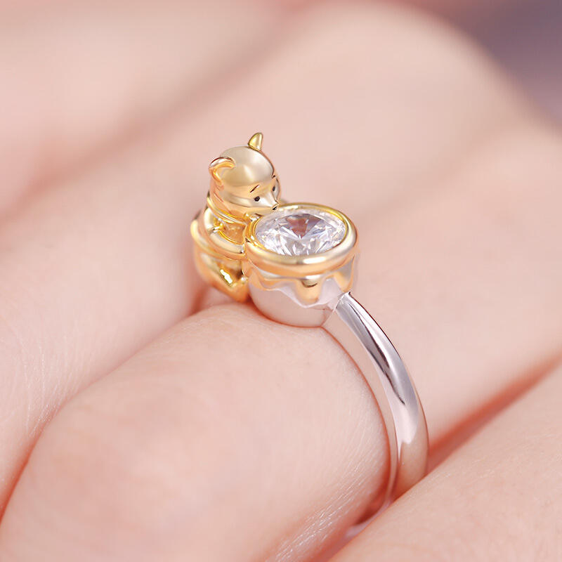 Jeulia Hug Me "Bear Holding Honey Pot" Round Cut Sterling Silver Ring