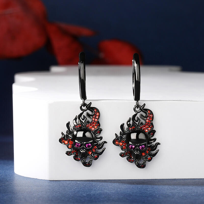 Jeulia Pendientes de plata de ley con calavera de fuego