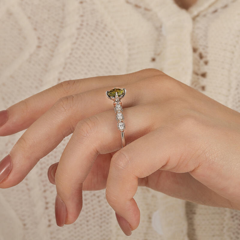 Jeulia Anillo de Compromiso con Inserción de Vestido de Princesa Verde Bicolor