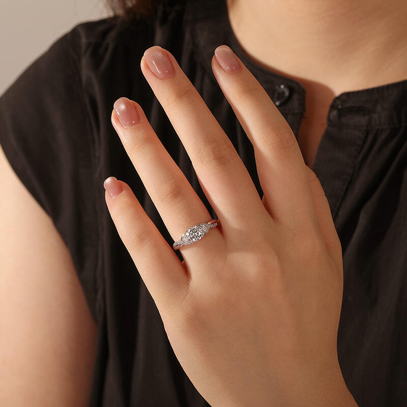 Jeulia Anillo Tres Piedras Redondo Trenzado Clásico Personalizado