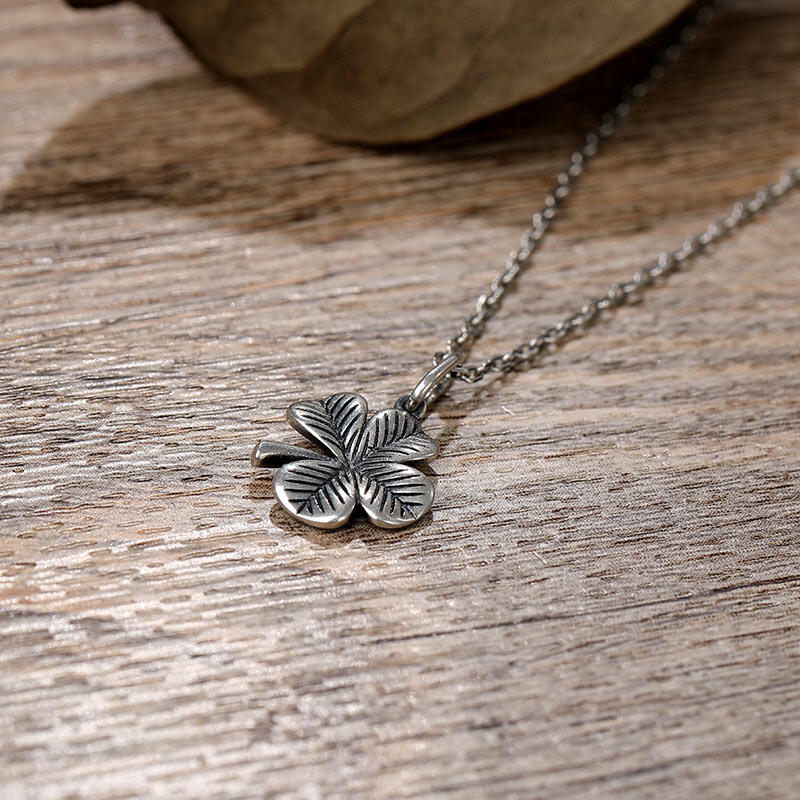 Jeulia Collar de trébol de cuatro hojas símbolo de buena fortuna en plata de ley