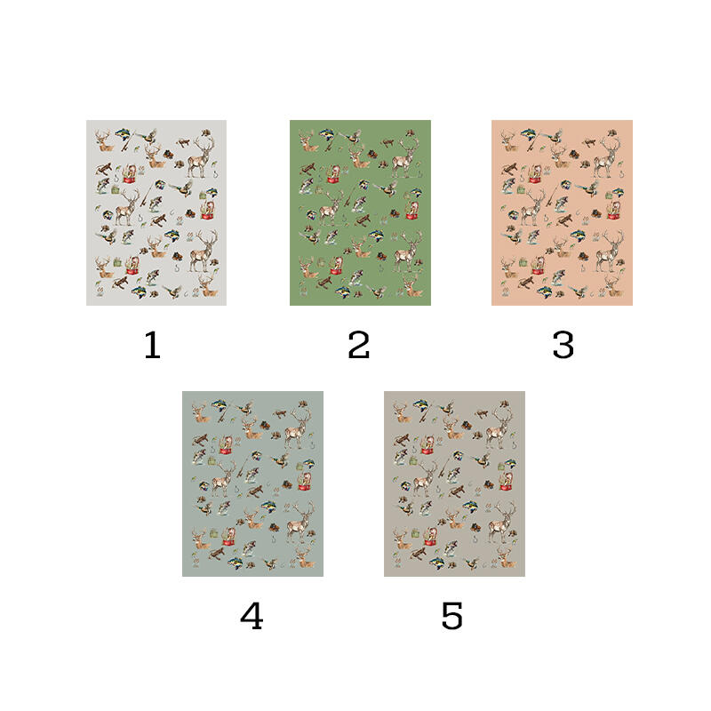 Personlig filt med namn och olika djurmönster en cool present till vänner