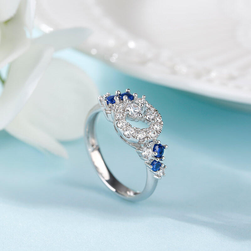 Jeulia Anillo de plata de ley con corte redondo y diseño de luna