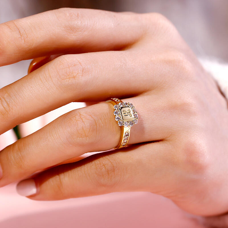 Jeulia Anillo personalizado de plata esterlina con monograma