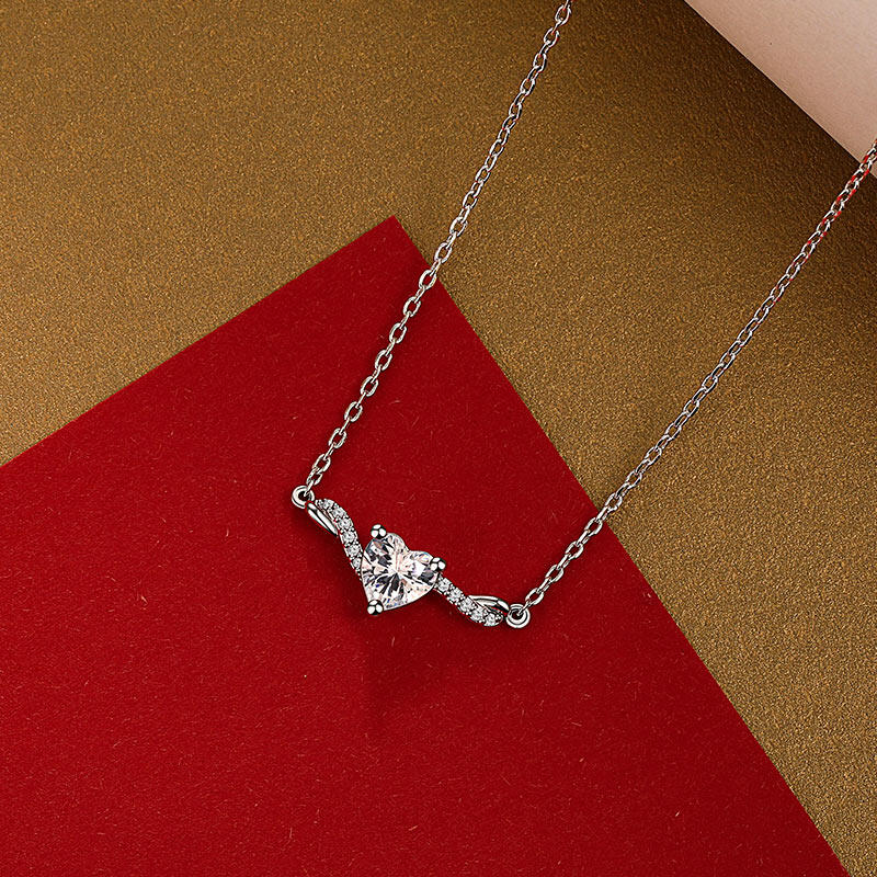 Jeulia Custom Classic Twisted Heart Pendant Necklace