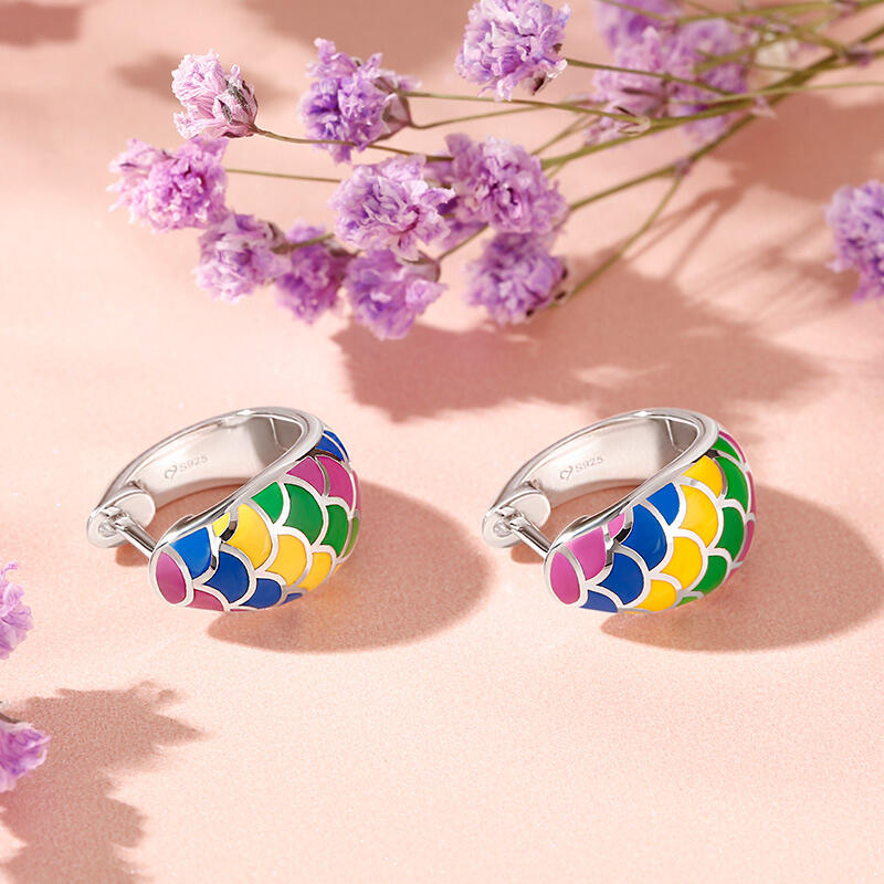 Jeulia Pendientes de patrón geométrico con esmalte multicolor de plata de ley