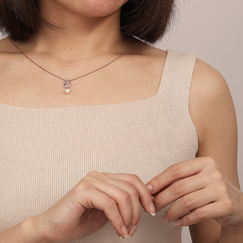 "Blazing Heart" Pearl Necklace