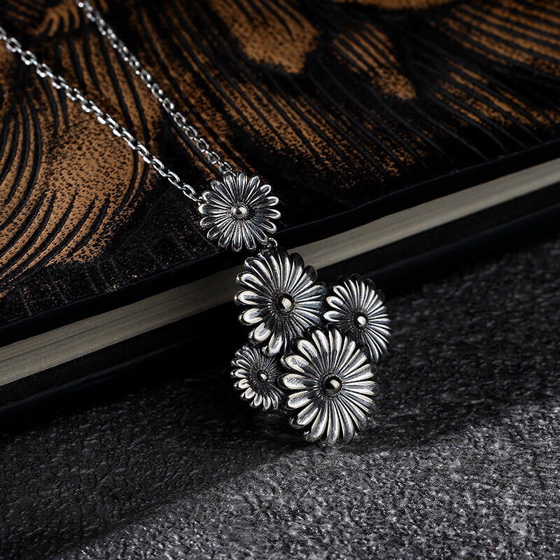 Jeulia Collar con flores de margarita de plata de ley