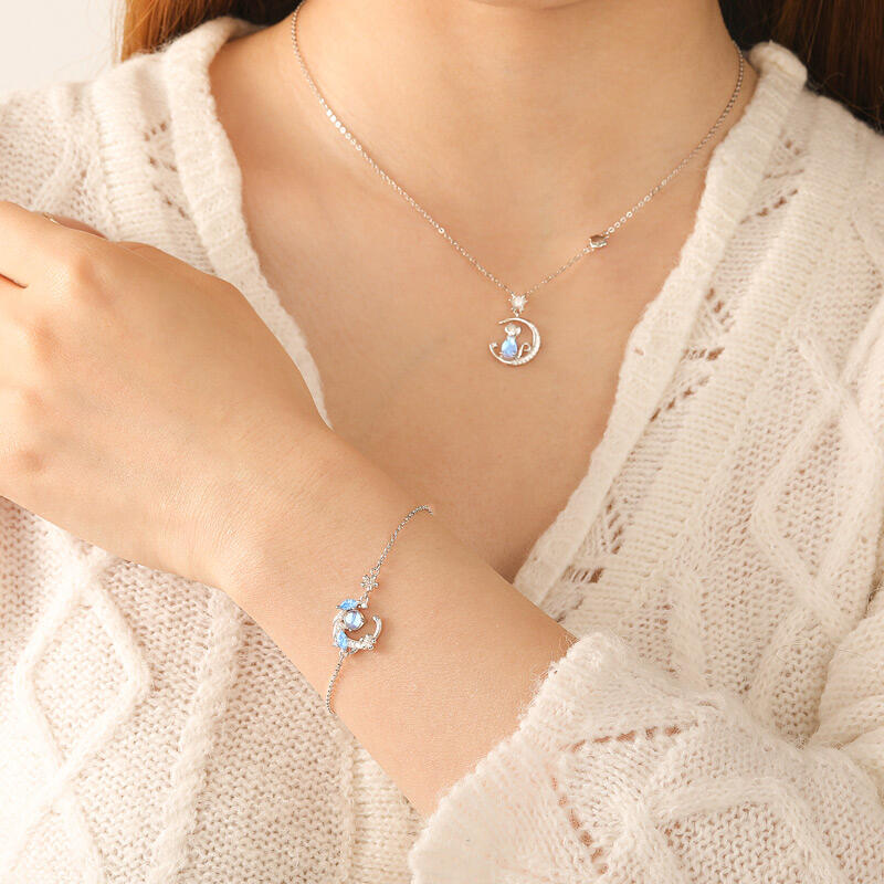 Jeulia Bent Moon Kitten Moonstone Necklace