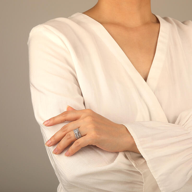 "Seal Your Vows" Round Cut 3pcs Bridal Set