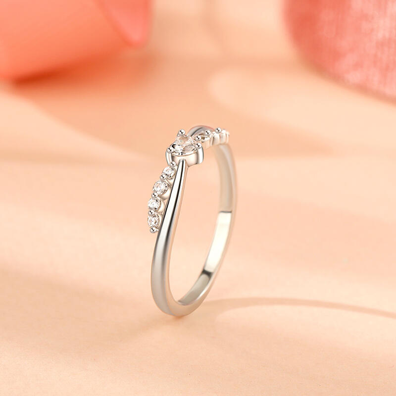 Jeulia Custom Twist Heart Wedding Ring