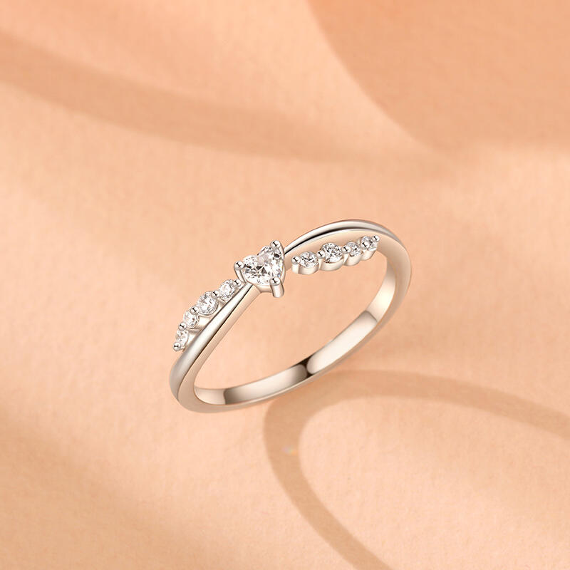 Jeulia Custom Twist Heart Wedding Ring