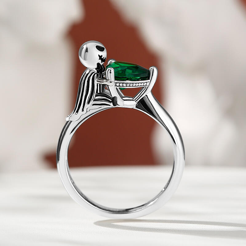 Jeulia Hug Me "Pumpkin King" Skull Design Heart Cut Sterling Silver Ring