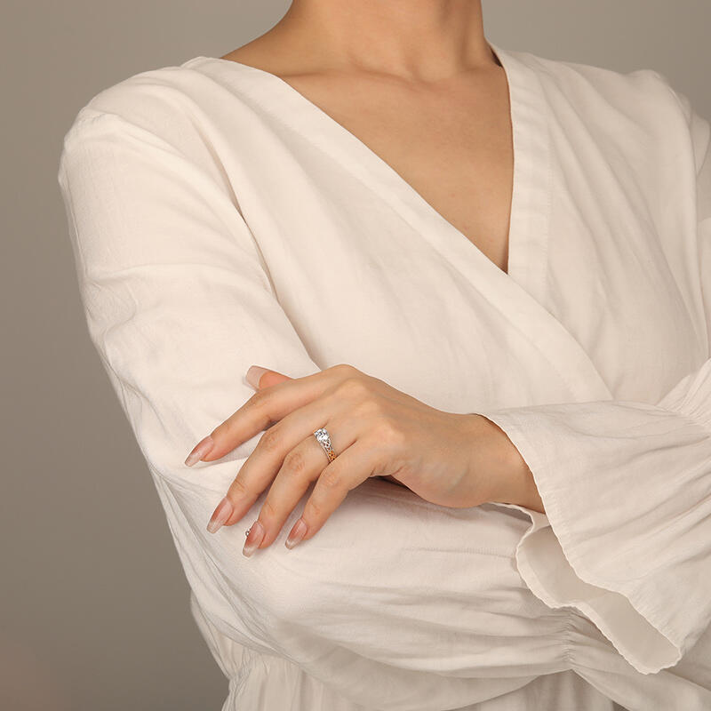 "Come As Expected" Round Cut Solitaire Engagement Ring