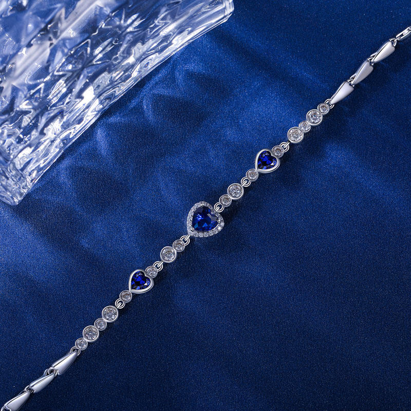 Jeulia Vintage Halo Heart Bracelet