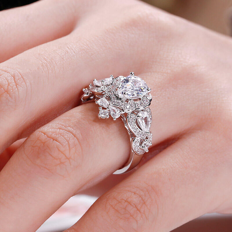 Jeulia rokokostilring i päronsnitt i sterlingsilver