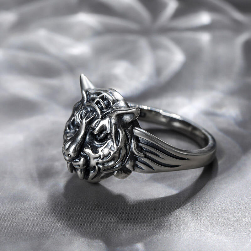 Jeulia "Rey del bosque" Anillo de plata de ley con tigre para hombre