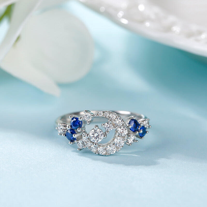 Jeulia Anillo de plata de ley con corte redondo y diseño de luna