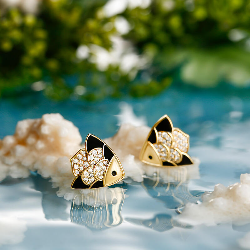 Jeulia "Lovely Triangle Fish" Sterling Silver Stud Earrings