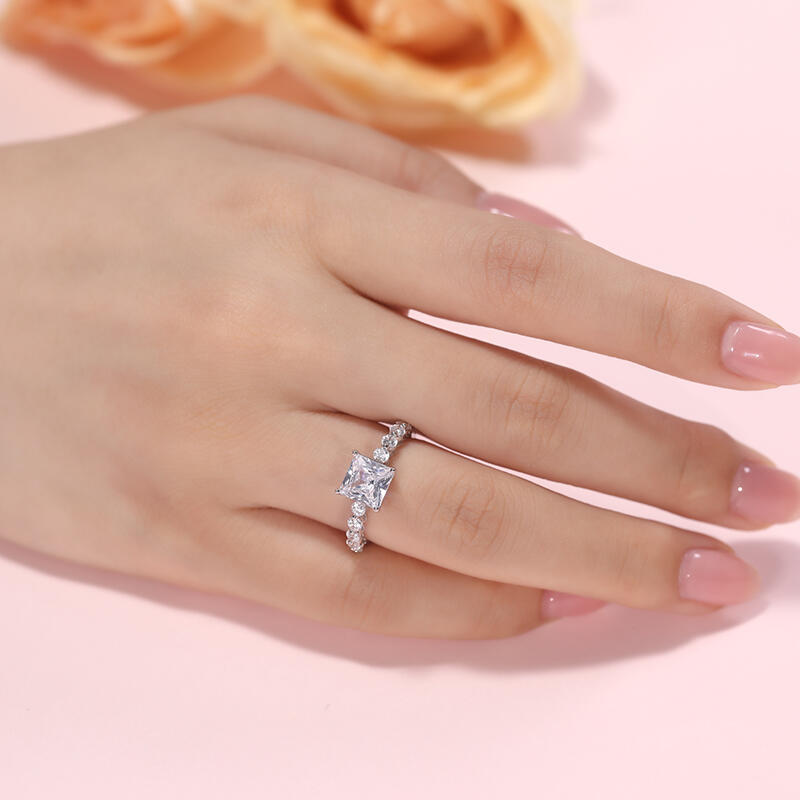 Jeulia Classic Princess Cut Floating Stone Band Sterling Silver Ring