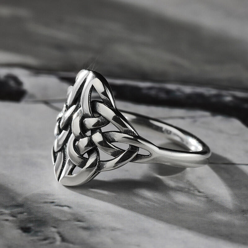 Jeulia 透かし ゴシック シルバー リング