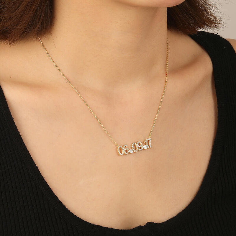 "Kostbarer Moment" Personalisierter Datumsanhänger