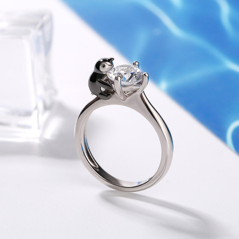 Jeulia Hug Me "Keep Your Cool" Penguin Round Cut Sterling Silver Ring